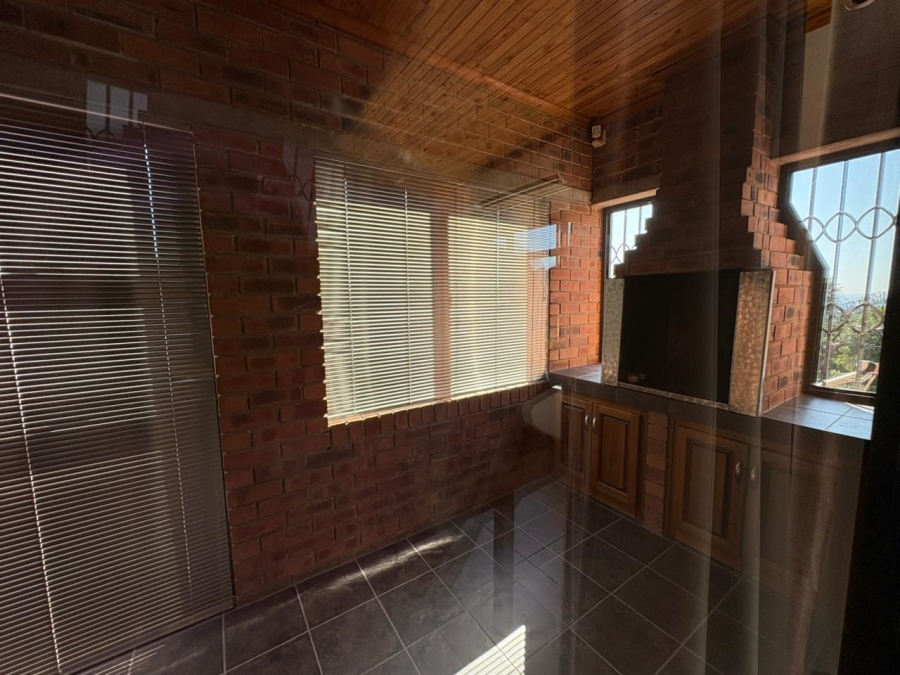 5 Bedroom Property for Sale in Safari Gardens North West